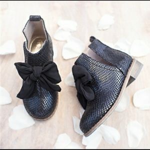 Joyfolie Collette Booties in Black Size 12